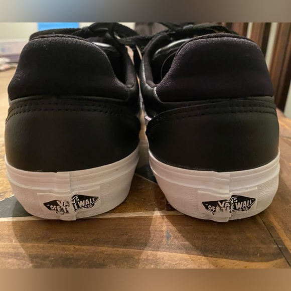 Vans - Picture 3 of 5